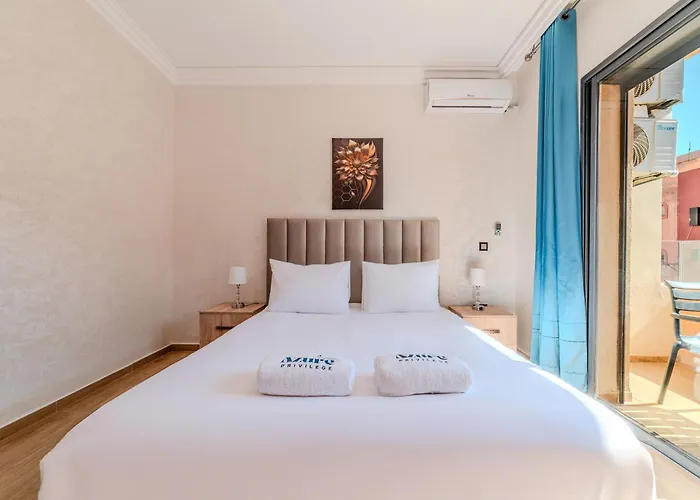 Modern Apartment Pres M-Avenue With Balcony, Pool & Parking