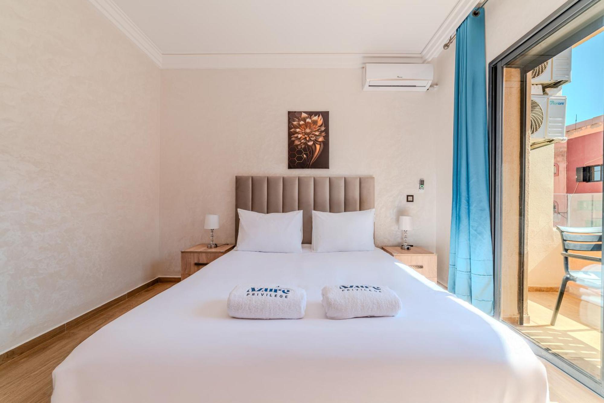 Modern Pres M-avenue With Balcony, Pool & Parking