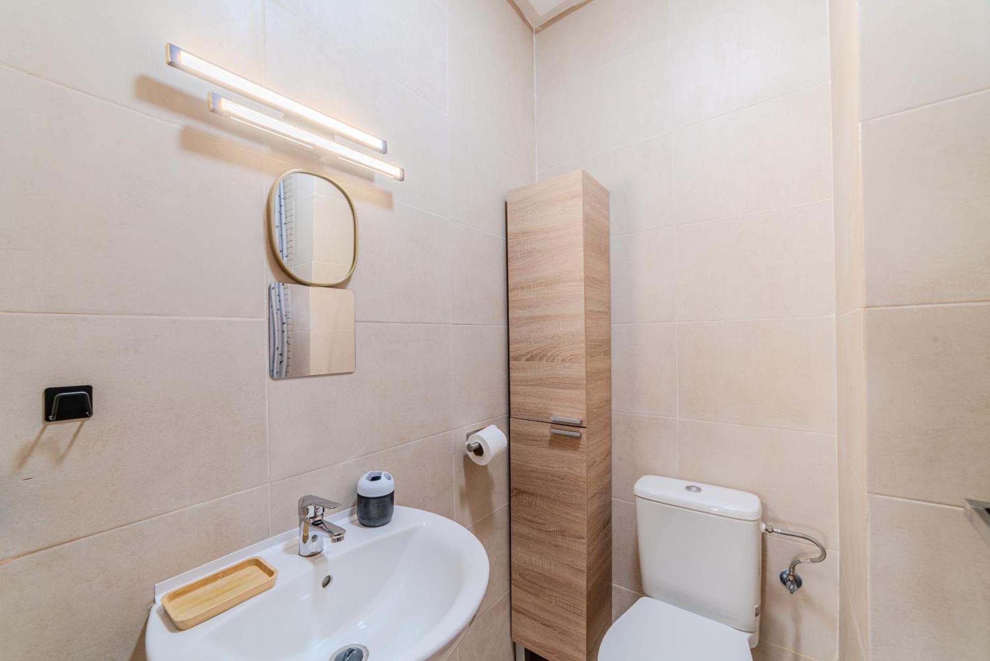 Modern Pres M-avenue With Balcony, Pool & Parking *