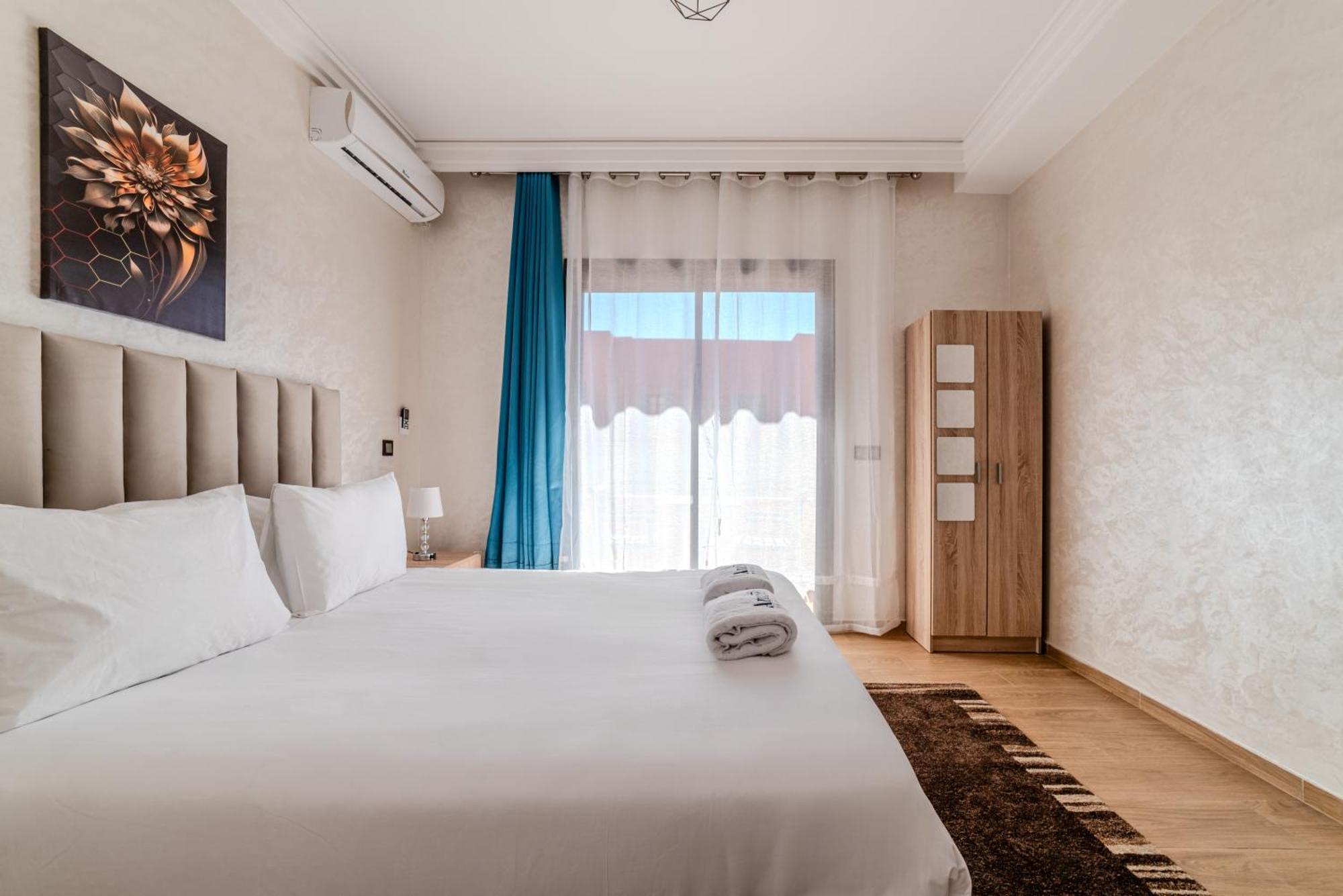 Modern Pres M-avenue With Balcony, Pool & Parking *