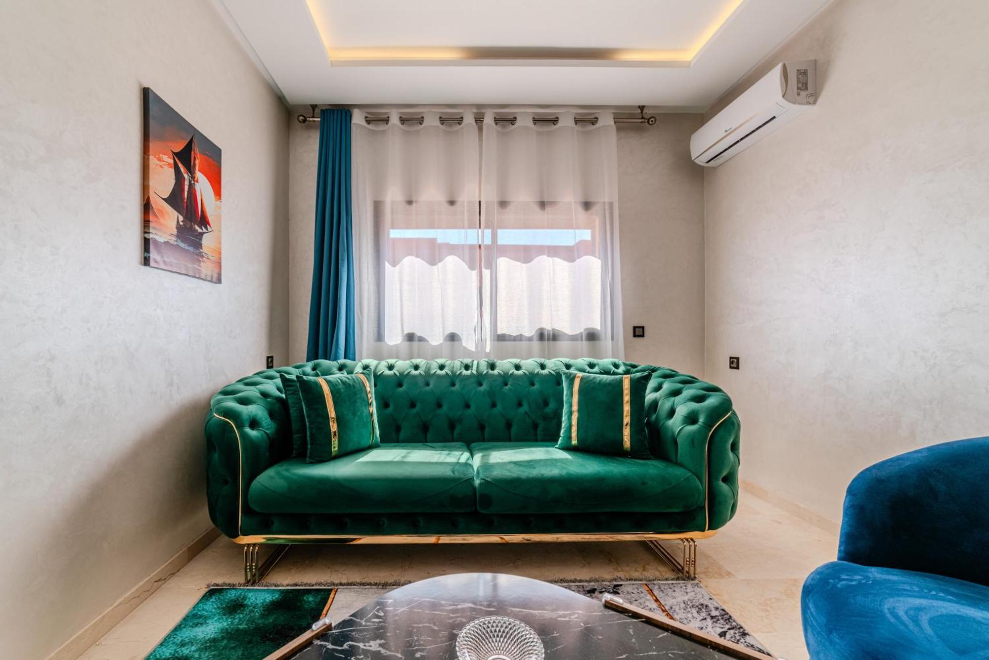 Modern Pres M-avenue With Balcony, Pool & Parking Appartamento